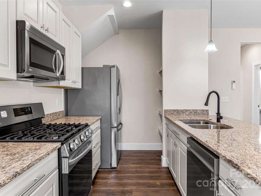 22 Ben Lippen Road, Asheville, NC 28806.  MLS# CAR4232812, YatesRealty ID 5337. 