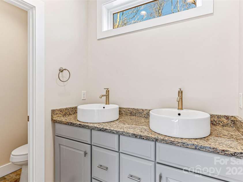 22 Ben Lippen Road, Asheville, NC 28806.  MLS# CAR4232812, YatesRealty ID 5337. 