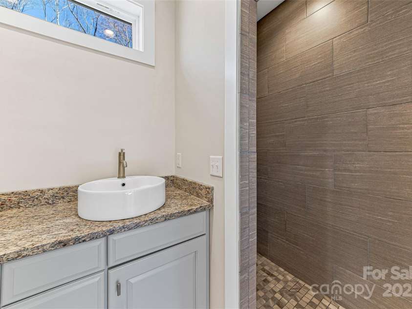 22 Ben Lippen Road, Asheville, NC 28806.  MLS# CAR4232812, YatesRealty ID 5337. 