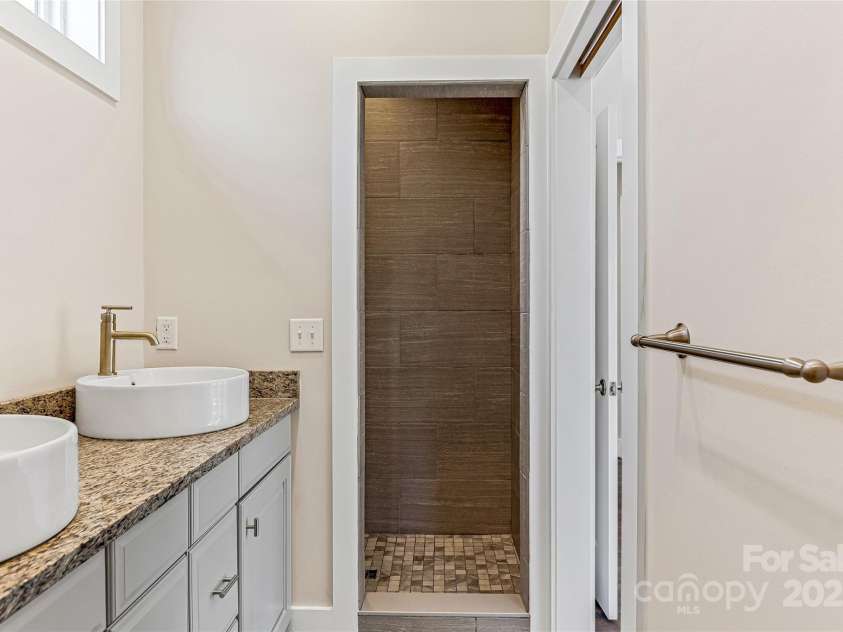 22 Ben Lippen Road, Asheville, NC 28806.  MLS# CAR4232812, YatesRealty ID 5337. 