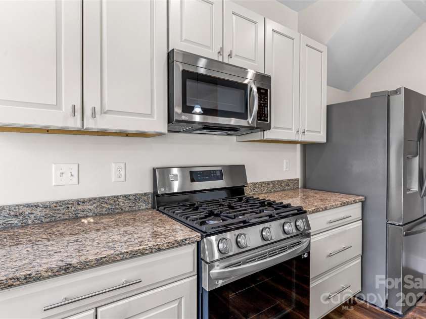 22 Ben Lippen Road, Asheville, NC 28806.  MLS# CAR4232812, YatesRealty ID 5337. 