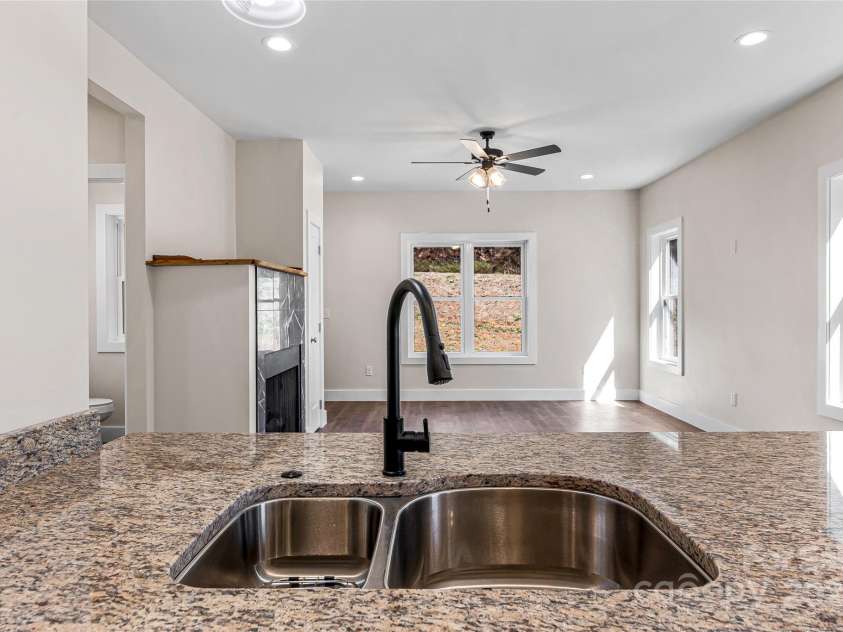 22 Ben Lippen Road, Asheville, NC 28806.  MLS# CAR4232812, YatesRealty ID 5337. 