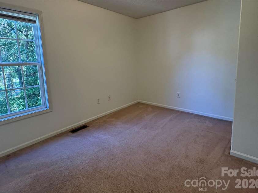 2430 Sylvan Drive, Asheboro, NC 27203.  MLS# CAR4428814, YatesRealty ID 53370. 