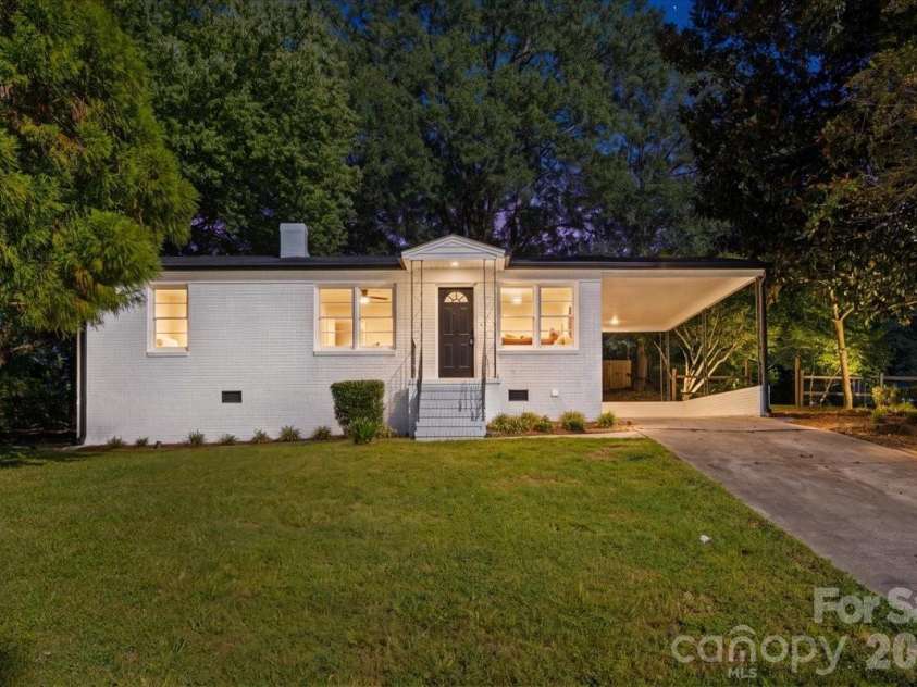 2700 Douglas Drive, Gastonia, NC 28054.  MLS# CAR4428469, YatesRealty ID 53371. 