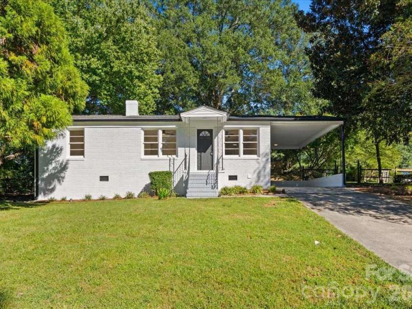 2700 Douglas Drive, Gastonia, NC 28054.  MLS# CAR4428469, YatesRealty ID 53371. 