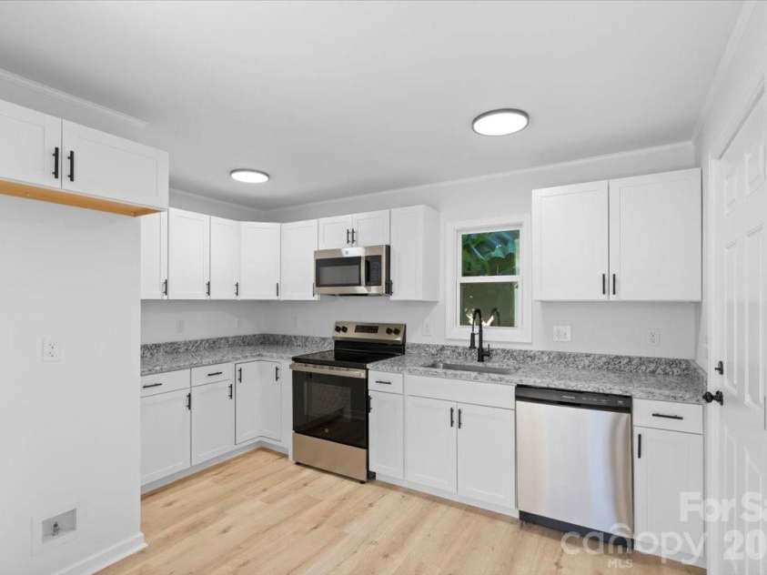 2700 Douglas Drive, Gastonia, NC 28054.  MLS# CAR4428469, YatesRealty ID 53371. 