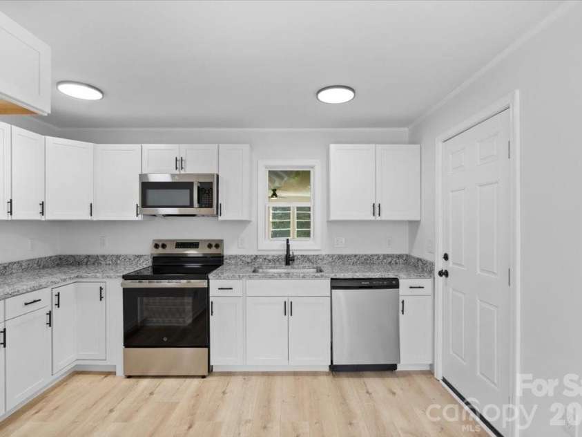 2700 Douglas Drive, Gastonia, NC 28054.  MLS# CAR4428469, YatesRealty ID 53371. 