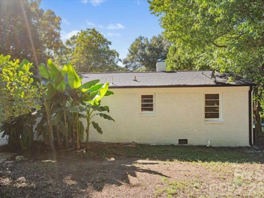 2700 Douglas Drive, Gastonia, NC 28054.  MLS# CAR4428469, YatesRealty ID 53371. 