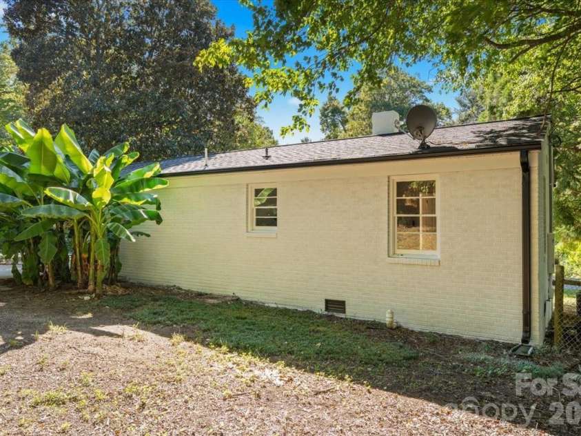 2700 Douglas Drive, Gastonia, NC 28054.  MLS# CAR4428469, YatesRealty ID 53371. 