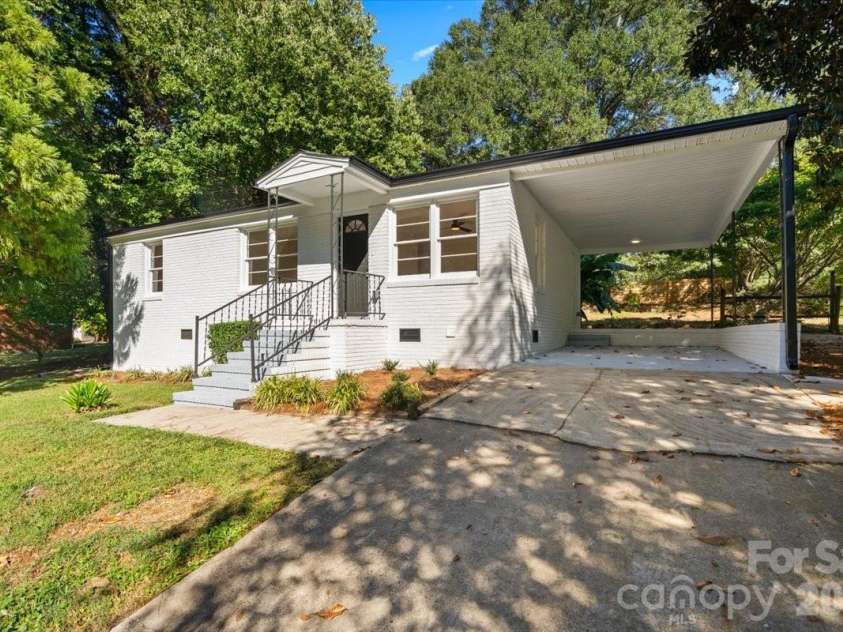 2700 Douglas Drive, Gastonia, NC 28054.  MLS# CAR4428469, YatesRealty ID 53371. 