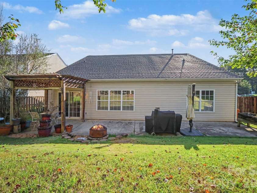 201 Augustus Lane, Mount Holly, NC 28120.  MLS# CAR4420181, YatesRealty ID 53375. 