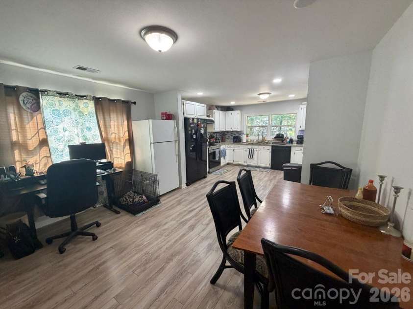 284 Salem Street, Concord, NC 28025.  MLS# CAR4426460, YatesRealty ID 53376. Dining