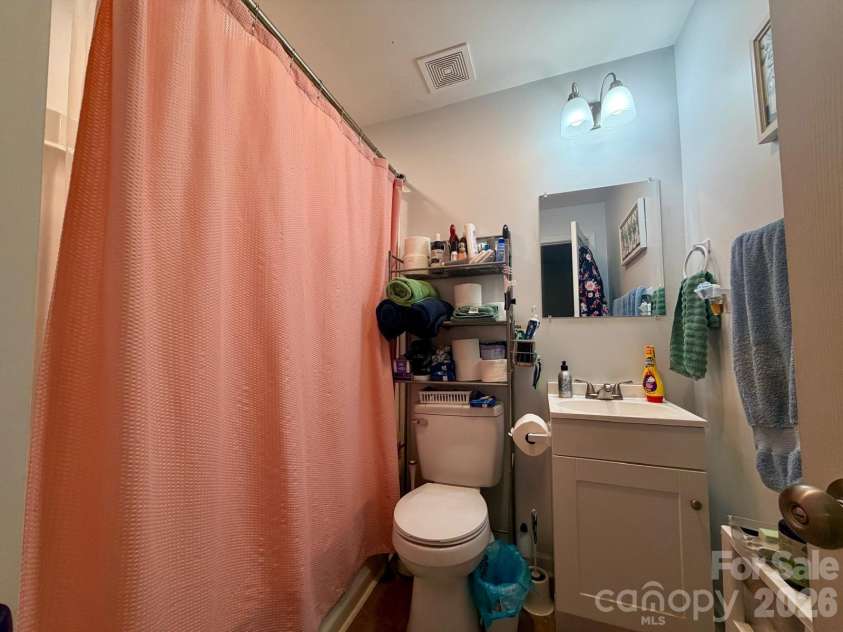 284 Salem Street, Concord, NC 28025.  MLS# CAR4426460, YatesRealty ID 53376. Primary Full bathroom