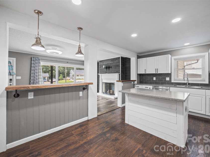726 Forest Drive, Gastonia, NC 28054.  MLS# CAR4425981, YatesRealty ID 53378. 
