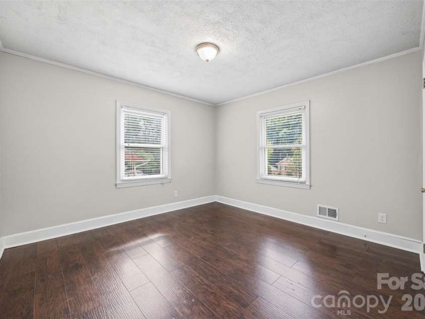 726 Forest Drive, Gastonia, NC 28054.  MLS# CAR4425981, YatesRealty ID 53378. 