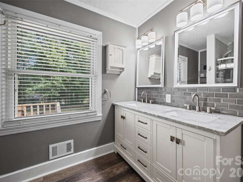 726 Forest Drive, Gastonia, NC 28054.  MLS# CAR4425981, YatesRealty ID 53378. 