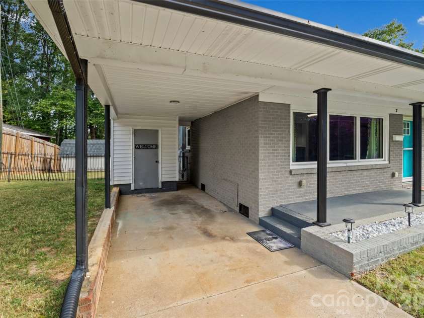726 Forest Drive, Gastonia, NC 28054.  MLS# CAR4425981, YatesRealty ID 53378. 