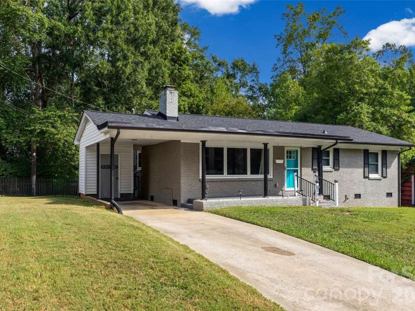 726 Forest Drive, Gastonia, NC 28054.  MLS# CAR4425981, YatesRealty ID 53378. 