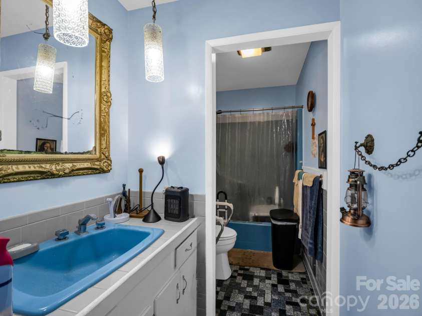 48 Roberts Cove Road, Weaverville, NC 28787.  MLS# CAR4423939, YatesRealty ID 53379. Bathroom 1
