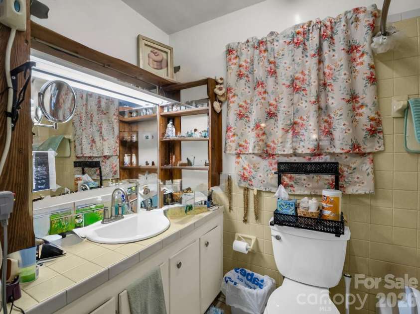 48 Roberts Cove Road, Weaverville, NC 28787.  MLS# CAR4423939, YatesRealty ID 53379. Bathroom 2