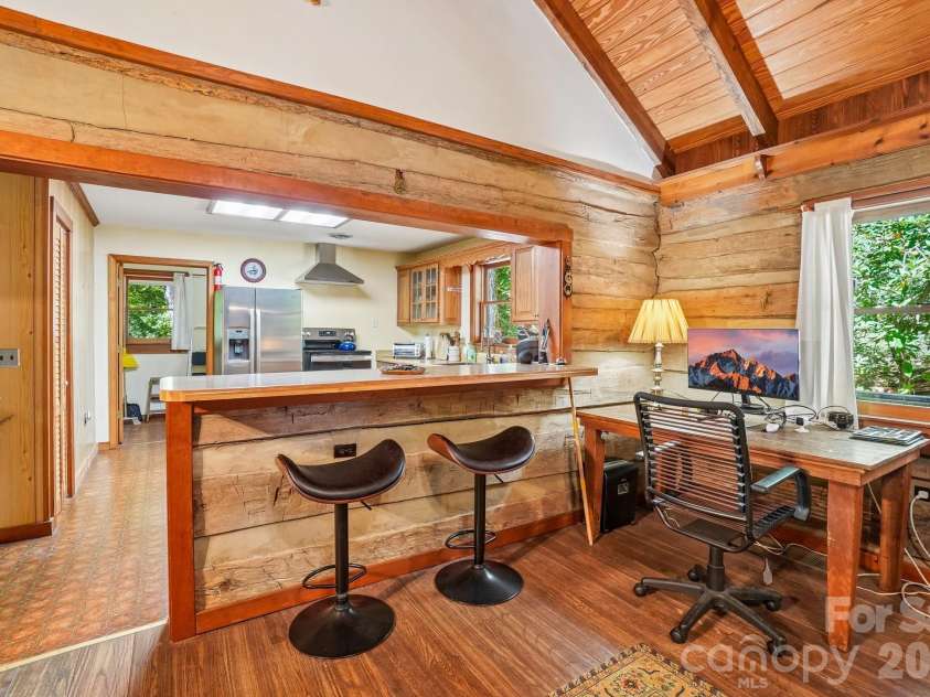 988 English Ridge Drive, Mars Hill, NC 28754.  MLS# CAR4427537, YatesRealty ID 53380. Breakfast Bar