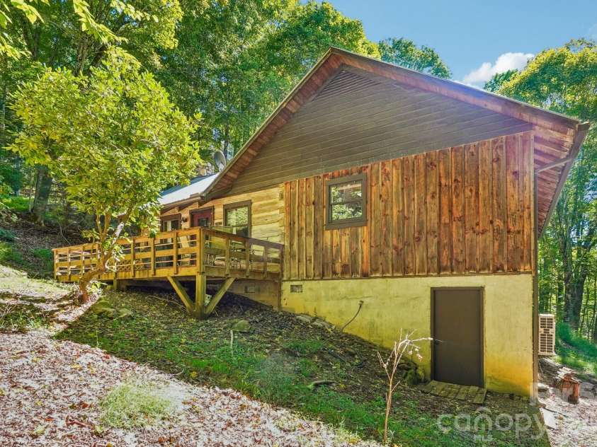 988 English Ridge Drive, Mars Hill, NC 28754.  MLS# CAR4427537, YatesRealty ID 53380. Cozy Cabin