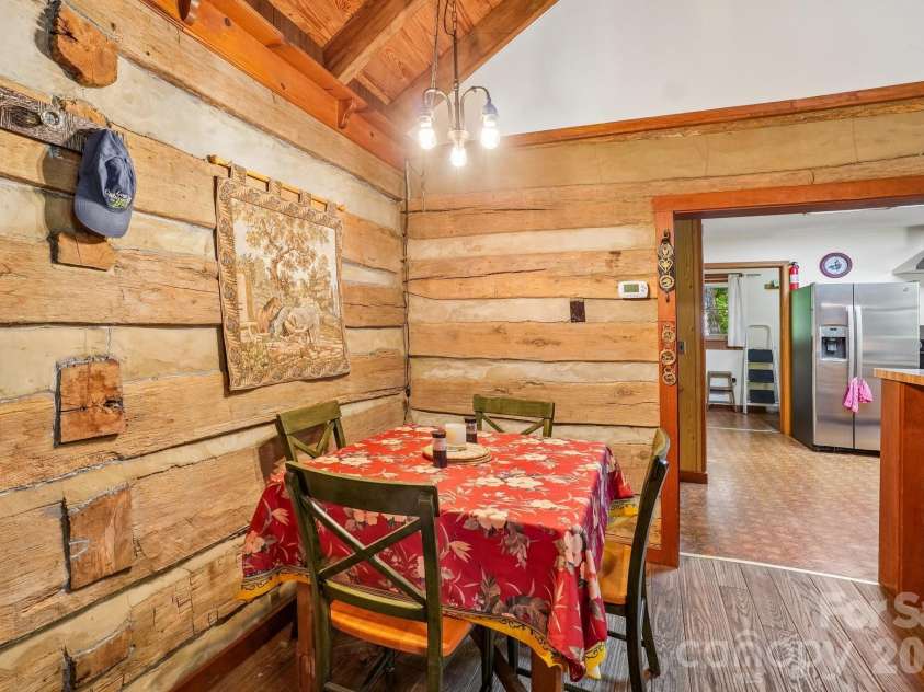 988 English Ridge Drive, Mars Hill, NC 28754.  MLS# CAR4427537, YatesRealty ID 53380. Dining Area