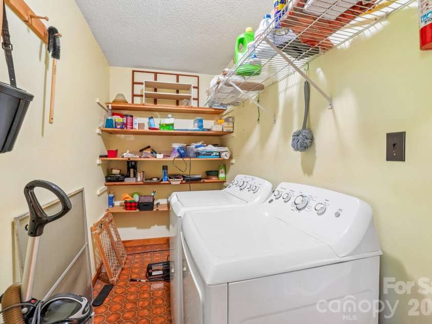 988 English Ridge Drive, Mars Hill, NC 28754.  MLS# CAR4427537, YatesRealty ID 53380. Laundry Room