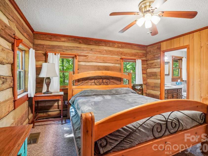 988 English Ridge Drive, Mars Hill, NC 28754.  MLS# CAR4427537, YatesRealty ID 53380. Primary Bedroom