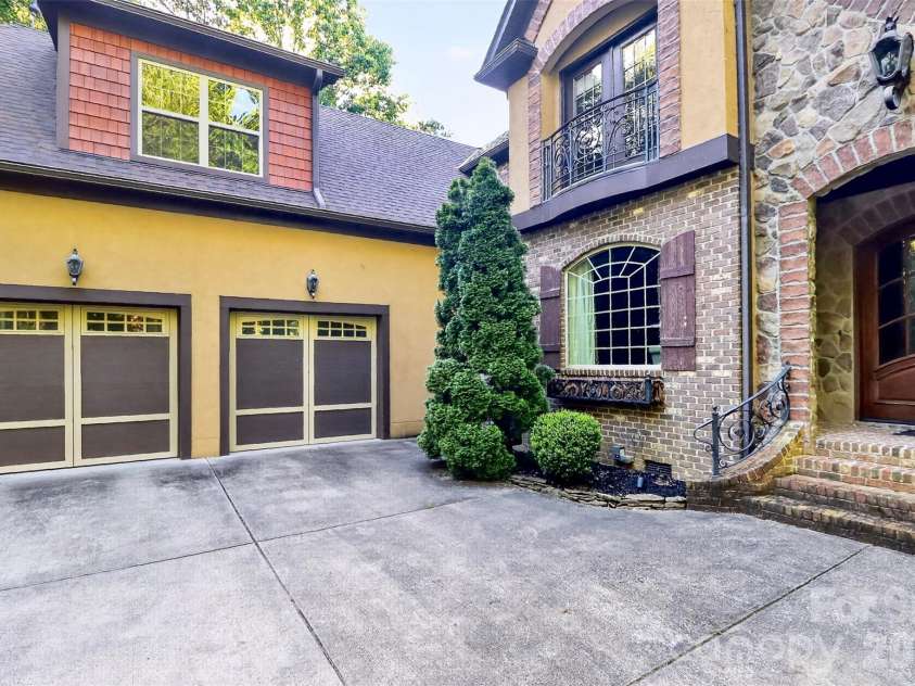 6031 Greystone Drive, Matthews, NC 28104.  MLS# CAR4428861, YatesRealty ID 53381. 