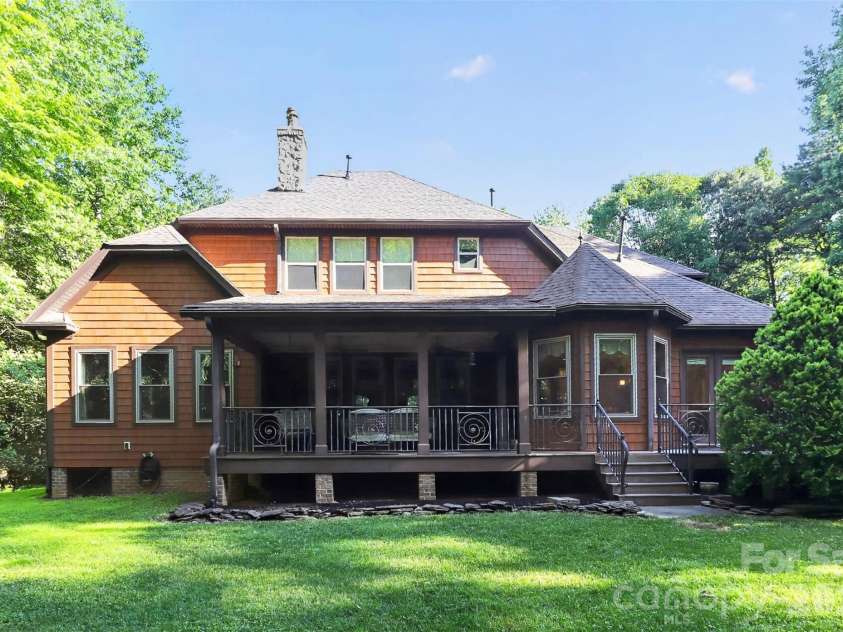 6031 Greystone Drive, Matthews, NC 28104.  MLS# CAR4428861, YatesRealty ID 53381. 