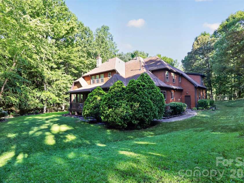 6031 Greystone Drive, Matthews, NC 28104.  MLS# CAR4428861, YatesRealty ID 53381. 