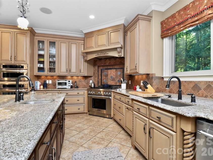 6031 Greystone Drive, Matthews, NC 28104.  MLS# CAR4428861, YatesRealty ID 53381. 