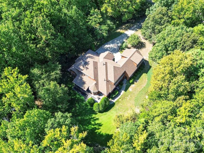 6031 Greystone Drive, Matthews, NC 28104.  MLS# CAR4428861, YatesRealty ID 53381. 