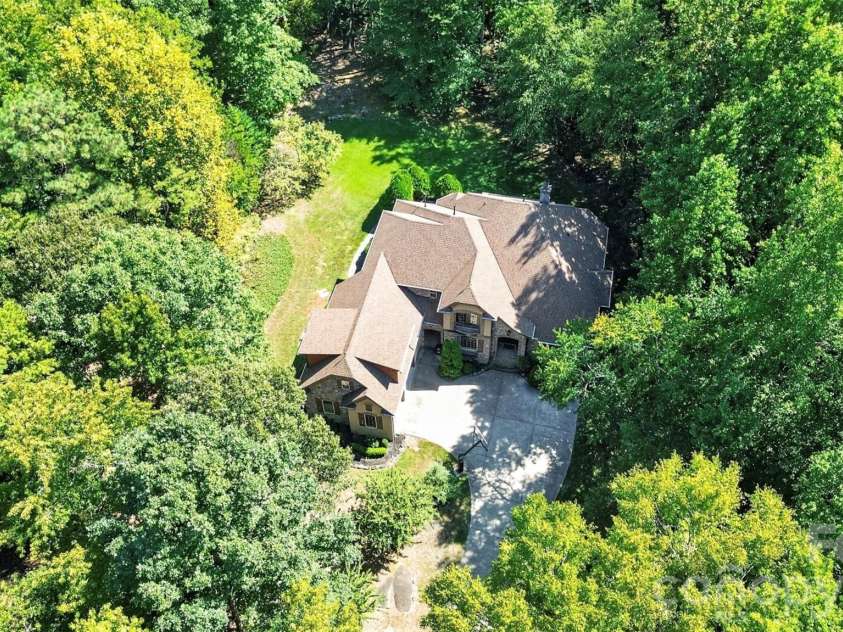 6031 Greystone Drive, Matthews, NC 28104.  MLS# CAR4428861, YatesRealty ID 53381. 