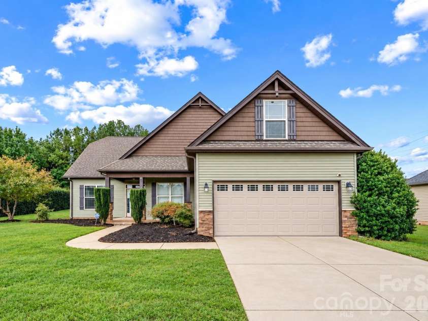 9 Saffron Way, Taylors, SC 29687.  MLS# CAR4428987, YatesRealty ID 53386. 