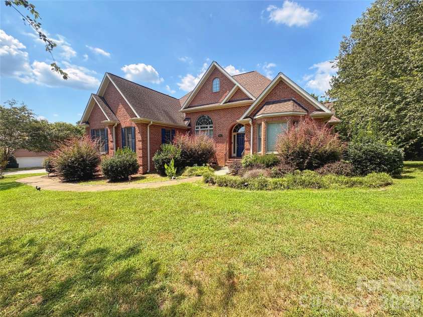 1304 Glenview Lane, Rock Hill, SC 29730.  MLS# CAR4417168, YatesRealty ID 53388. 