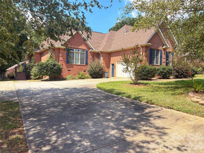 1304 Glenview Lane, Rock Hill, SC 29730.  MLS# CAR4417168, YatesRealty ID 53388. 