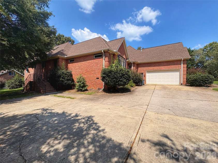 1304 Glenview Lane, Rock Hill, SC 29730.  MLS# CAR4417168, YatesRealty ID 53388. 