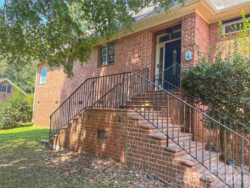 1304 Glenview Lane, Rock Hill, SC 29730.  MLS# CAR4417168, YatesRealty ID 53388. 