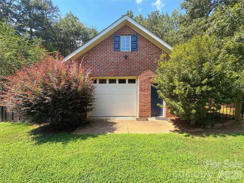 1304 Glenview Lane, Rock Hill, SC 29730.  MLS# CAR4417168, YatesRealty ID 53388. 