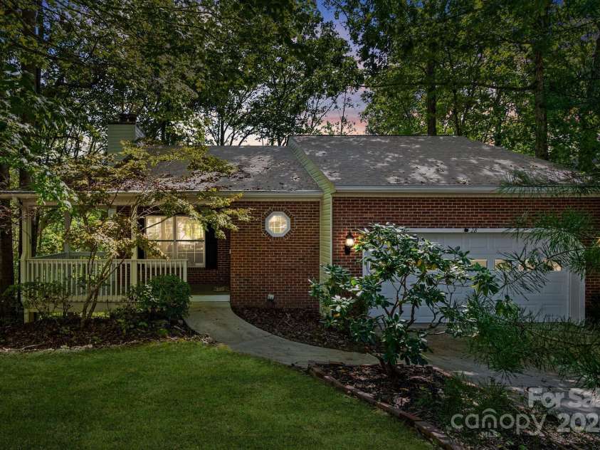 28 Foxberry Drive, Arden, NC 28704.  MLS# CAR4310147, YatesRealty ID 5339. 