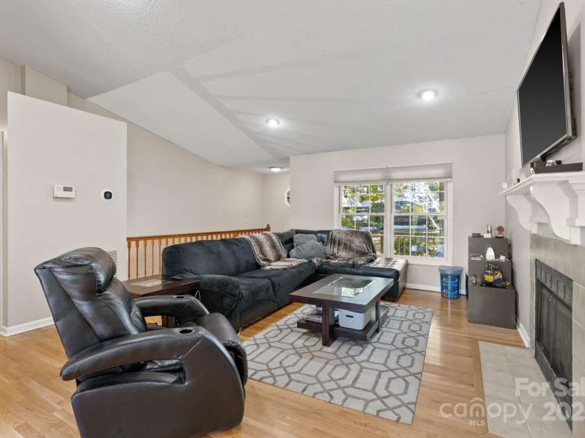 28 Foxberry Drive, Arden, NC 28704.  MLS# CAR4310147, YatesRealty ID 5339. 