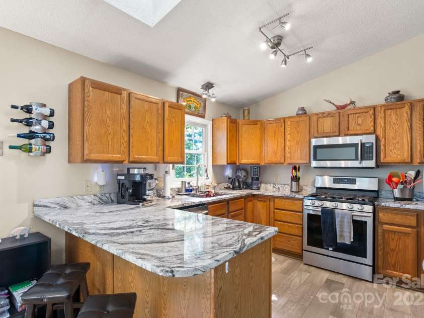 28 Foxberry Drive, Arden, NC 28704.  MLS# CAR4310147, YatesRealty ID 5339. 