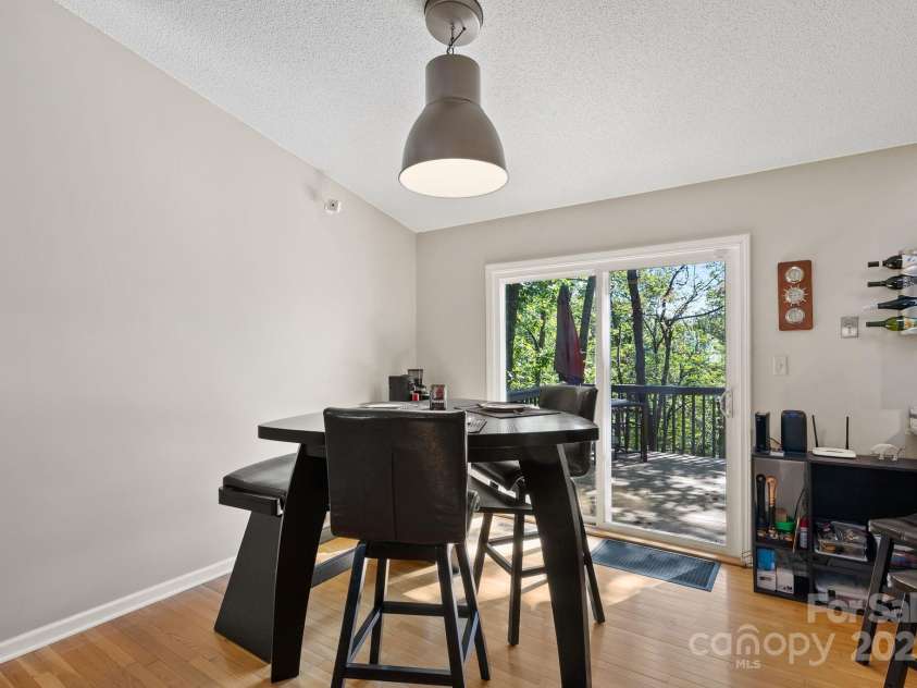 28 Foxberry Drive, Arden, NC 28704.  MLS# CAR4310147, YatesRealty ID 5339. 