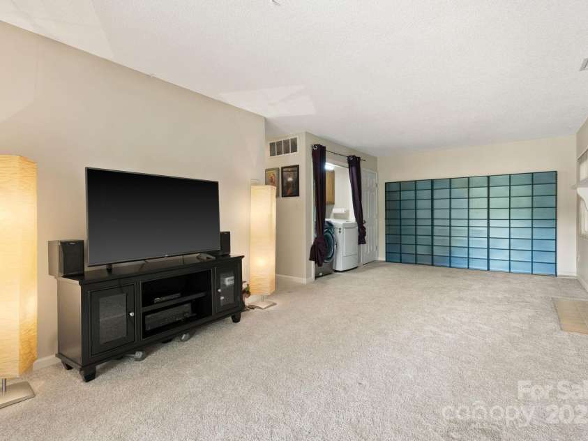 28 Foxberry Drive, Arden, NC 28704.  MLS# CAR4310147, YatesRealty ID 5339. 