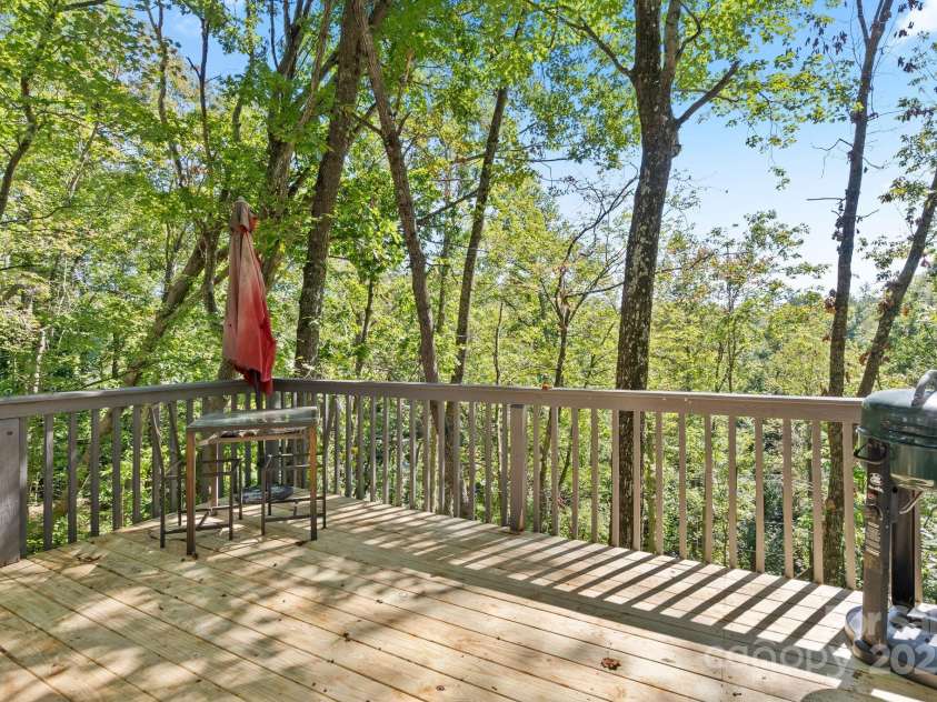 28 Foxberry Drive, Arden, NC 28704.  MLS# CAR4310147, YatesRealty ID 5339. 