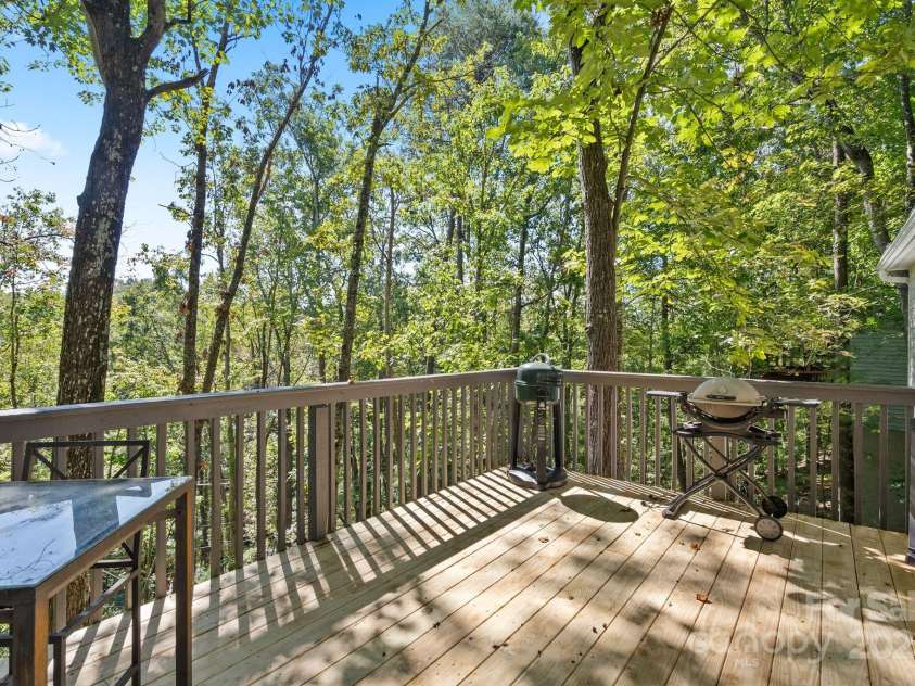 28 Foxberry Drive, Arden, NC 28704.  MLS# CAR4310147, YatesRealty ID 5339. 
