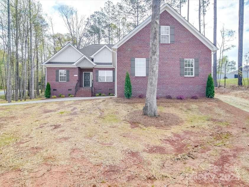 725 Granna Lane, Lancaster, SC 29720.  MLS# CAR4238383, YatesRealty ID 5339. 