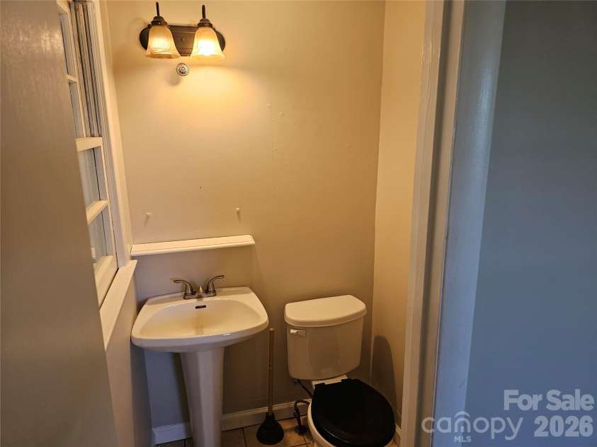 2782 West View Street, Hickory, NC 28601.  MLS# CAR4428982, YatesRealty ID 53390. 1/2 bath